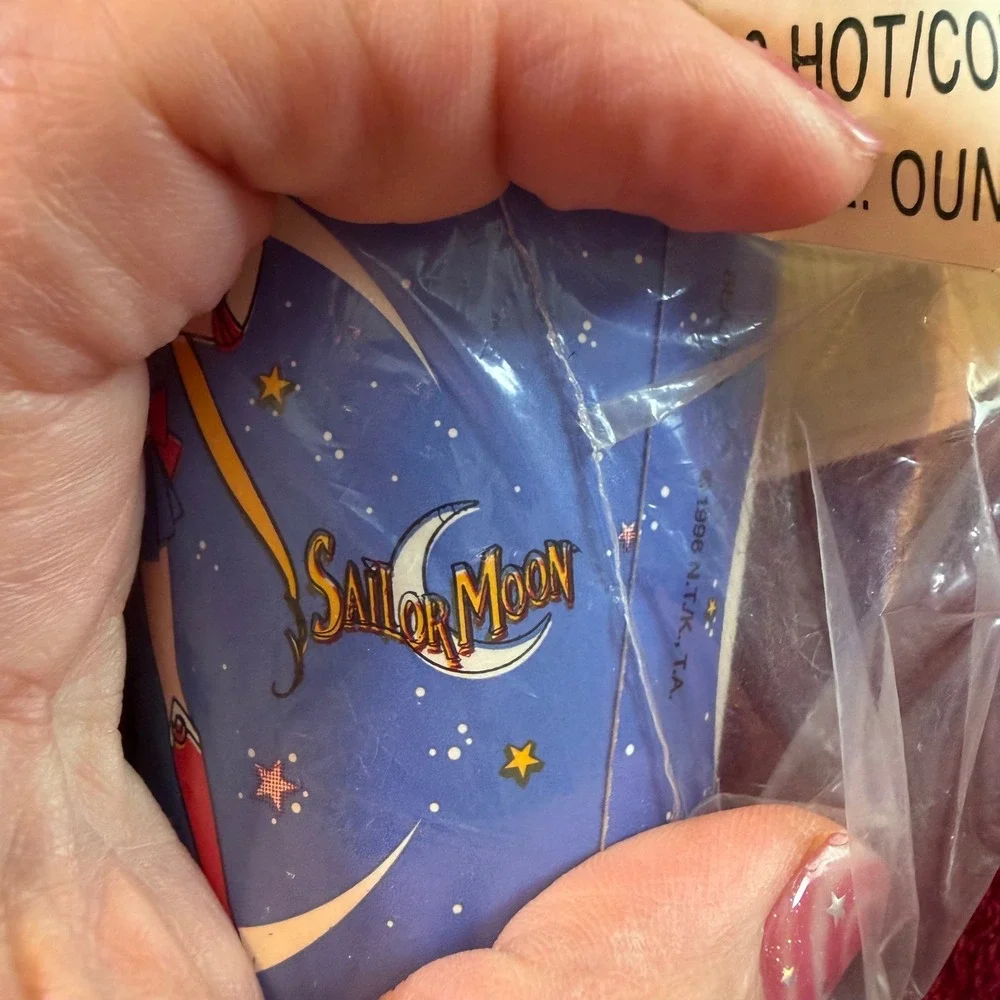 Vintage 1996 Sailor Moon 7oz Paper Cups 8pk Beach Products Anime Party Supplies